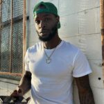 Le'Veon Bell Instagram - errrr’body wanna fight me all of a sudden 😂😂🤦🏾‍♂️ don’t even trip cuz new fight details on the way so you will know soon enough who the lucky person gettin knocked next is 💥🥊😂 Los Angeles, California