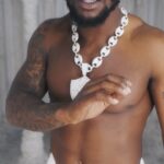 Le'Veon Bell Instagram - I’m heating up need to check on my temp…Friday, things change 🎤🔥 #April8th #TheBeginning 🎥 : @d.izzzz snappin like always