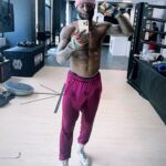 Le'Veon Bell Instagram - in 9 days, I get to show EVERYBODY I am DIFFERENT in that ring … & I legitimately hate tlkin about it, cause all fighters say the same sh*t whether they actually believe in themselves or not just to promote their fight, but THIS ain’t THAT … don’t worry bout it tho, you’ll see April 21st, just don’t be late 🙏🏾💥🥊 #JMXBell