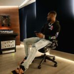 Le'Veon Bell Instagram - NEW MUSIC FEBRUARY 17TH! 🤫🥷 BIRTHDAY FEBRUARY 18TH #Movie Los Angeles, California