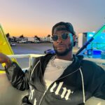 Le'Veon Bell Instagram - maybe I should model instead of box 🤔😂😎 but be honest, how I look? & better not say “like a damn snitch” 😂😂