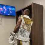 Le'Veon Bell Instagram - last night was CUHHHRAZYYY 😵‍💫😤🤧💪🏾🔥💥🥊🖤