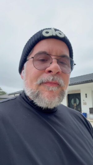 Leandro Hassum Instagram - Nossa na carreira que escolhi, infelizmente é muito comum acontecer. Muita sardinha achando que é caviar. Mas a vida ensina. Como diria o grande Lulu Santos assim caminha a humanidade. Bjs 😘 🙏🏻🥰