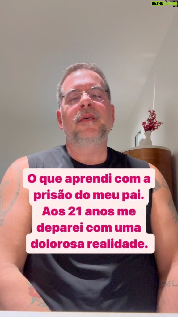 Leandro Hassum Instagram - Coisas que aprendi quando meu pai foi preso quando eu tinha 21 anos de idade. Onde você estiver pai… sei que tem muito orgulho de mim. 🙏🏻❤️ #amordefilho #énadorqueagentecresce