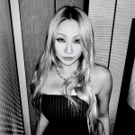 Lee Chae-rin Instagram - 백조의 날개 🪽#robertlongo