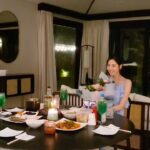 Lee Da-hee Instagram - 어제의 추억들. 사랑하는 엄마 아빠 그리고 나. 아빠는 물개였다 그래서 나도 물개인건가....