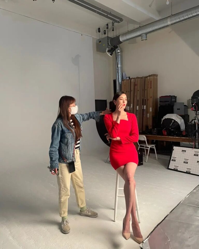 Lee Da-hee Instagram - red💋 and.. 열일하는 케이트👏