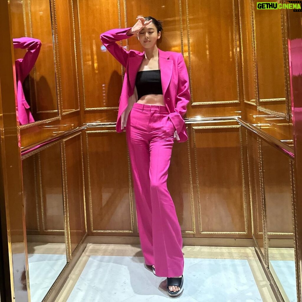 Lee Da-hee Instagram - With chloe in paris💋 Hotel Le Bristol Paris