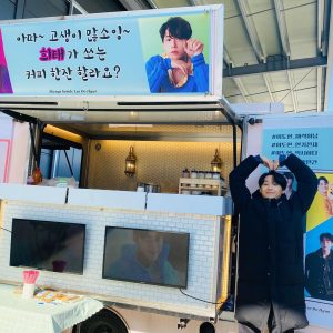 Lee Do-hyun Instagram - 너무 감사합니다 🙏
응원해 주시고 사랑해 주시는 팬 여러분들 덕분에 태어나서 섹시하다는 말을 제일 많이 들었어요😎