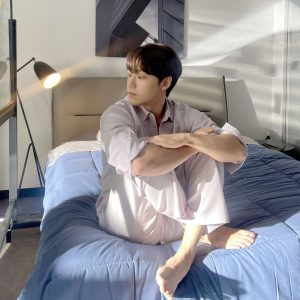 Lee Do-hyun Instagram - 그동안 멜랑꼴리아를 사랑해주셔서 감사합니다
함께 작업해주신 모든분들 정말 너무 고생많으셨습니다🙏 
-백승유-