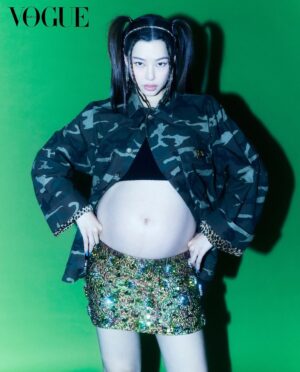 Lee Ha-nee Instagram - 🦋36주 조이와 함께🦋

곧 그녀가 태어날 6월🙏
Thanks @voguekorea