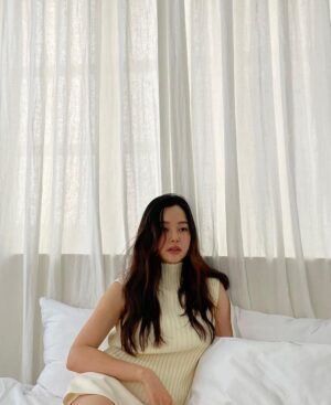 Lee Ha-nee Instagram - 오랜만🐝💫
.
#Guerlain #아베이로얄 #더블R허니세럼