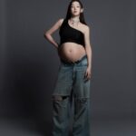 Lee Hanee Instagram - 🦋36주 조이와 함께🦋 곧 그녀가 태어날 6월🙏 Thanks @voguekorea