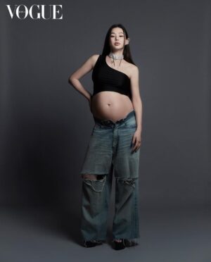 Lee Ha-nee Instagram - 🦋36주 조이와 함께🦋

곧 그녀가 태어날 6월🙏
Thanks @voguekorea