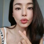 Lee Hanee Instagram - 요즘 길가에 핀 봄꽃들 정말 아름답네요! 좋은 봄날, 많이 많이 웃고, 많이 많이 행복하시길요!! Enjoy your spring🌸 . 화이트 로즈로 피어나는 피부! 햇살 가득한 봄, 여름의 나의 스킨케어를 부탁해🤗🤍 #디올프레스티지#로즈광채세럼 #로즈광채에멀젼 #로즈광채쿠션 #diorprestige