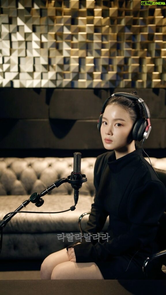 Lee Hi Instagram - #ONLYduetchallenge - 최근 여러분이 많이 사랑해준 곡인 ‘ONLY’의 특별한 듀엣 챌린지 이벤트가 진행됩니다. 많은 관심 부탁드립니다. 인스타그램 릴스 리믹스 기능을 활용하여 ONLY 듀엣 챌린지 영상을 해시태그 #ONLYduetchallenge 와 함께 업로드해 주세요! * 이벤트 기간: 10/21(목) - 11/11 (목) * 이벤트 경품: 싸인 CD 10명 (당첨자 개별 안내) ** 모든 참여자의 영상은 추후 AOMG의 마케팅 용도로 사용될 수 있습니다. - As a special thank you for supporting LeeHi - ‘ONLY’, the Duet Challenge Event will be held. Come join the challenge right now! Upload a video using Instagram Reels Remix with the hashtag #ONLYduetchallenge * Event Period: 10/21 (THU) - 11/11 (THU) * Event Prize: Autographed CD for 10 Winners (Winners will be notified individually.) ** All participants’ videos may be used for AOMG’s marketing purposes. - @leehi_hi #이하이 #LeeHi #ONLY #ONLYduetchallenge #AOMG
