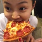 Lee Hi Instagram - 갓 20살이된 이하이 ㅋㅋㅋㅋㅋㅋㅋㅋㅋㅋㅋㅋㅋㅋㅋㅋ 볼살은 거들뿐 나는 먹고 마신다 🤪⭐️⭐️⭐️