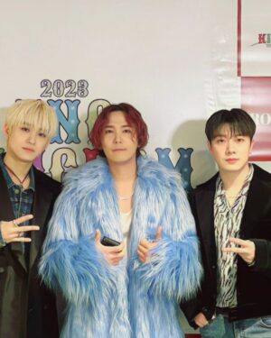 Lee Hong-gi Instagram - 킹덤 첫날 끝!!!
내일도 화이팅해봅시당!!!😄😄
あしたもよろしく😚🤘
#ftisland#fnckingdom