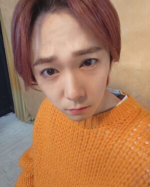 Lee Hong-gi Instagram - 부러쓰부러쓰 쩔어부러쓰🤕