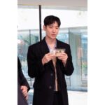 Lee Je-hoon Instagram - ⠀ 큰 자기님, 아기자기님💚 그리고 @youquizontheblock 모든 자기님들 초대해 주셔서 감사합니다^ㅇ^~* 그리고 시청해 주신 모든 자기님들도 감사드려요🥰 너무 즐거운 시간이었어요. 유퀴즈 최고!!!👍🏻👍🏻👍🏻