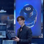 Lee Jun-ho Instagram - #광고 #디올향수 #디올소바쥬 #소바쥬오드퍼퓸 #디올소바쥬팝업 #DiorParfums #DiorSauvage @Dior 9월 15일부터 10월 9일까지 롯데 에비뉴엘 월드타워점에서 열리는 디올 소바쥬 팝업. 강렬하고 신비로운 매력을 품은 '디올 소바쥬'의 토탈 그루밍 컬렉션을 직접 체험해보세요!