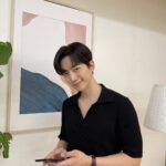 Lee Jun-ho Instagram - 이정도면 공식포즈