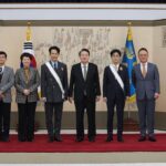 Lee Jung-jae Instagram - 국민 여러분께 감사 드립니다. 대한민국의 문화를 더욱 소중하고 열심 알리겠습니다. 감사합니다.