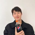 Lee Kang-in Instagram – 오늘의 펩시는~? 
새로 나온 펩시 제로 슈거 망고향! 

달콤함 속의 상쾌함, 펩시와 망고가 만났어요😍
#펩시 #펩시제로슈거망고향 #Pepsi #pepsi_zero_sugar_mango