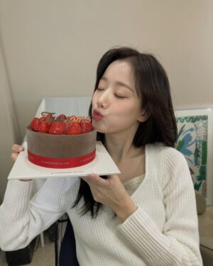 Lee Na-eun Instagram - 사랑 가득한 시간이었습니다 축하해 준 모든 분들 고맙고 감사해요 🤍