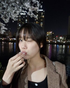 Lee Na-eun Instagram - 🌸