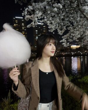 Lee Na-eun Instagram - 🌸