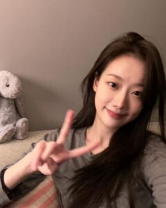 Lee Na-eun Instagram - 🩶🥨🪽