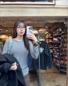 Lee Na-eun Instagram - 5월 가지마 ~🍃🌳