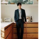 Lee Sang-yeob Instagram - 라이프로그와 함께 봄을 기다리며 아레나 화보😎📸 fashion editor 이다솔 photography 장기평 stylist 최진영 최서희 정예송 hair 김수철 주솔이 make-up 김현경 김지아 _ #LIFELOG #라이프로그 #23SS #아레나코리아 #ARENAKOREA