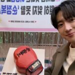Lee Sang-yeob Instagram - 6개월간의 #순정복서 촬영 끝... 나와 한 팀이 되어 챙겨주고 늘 배려해주었던 태영팀 리더 울 승준실장님, eyou수철원장님 주솔이, 스타일랩 최진영 실장님 최서희 실장님 정예송, eyou현경쌤 김지아.. 늘 아침 첫씬부터 마지막씬까지.. 쉬는 날 없이 촬영 진행할때도 지친 기색없이 오히려 날 더 다독여준 가족같은 팀이었어요. 덕분에 잘 마친거 같아요..고맙습니다 다들 정말 너무 고마웠습니다💕
