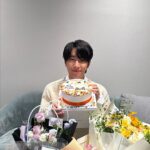 Lee Sang-yeob Instagram - #순정복서 덥고 습해서 힘든 날임에도 불구하고 바쁜 와중에 찾아와 주시고 해외에서도 와주시고.. 감동했습니다. 늘 부족한 저인데 이렇게 사랑 주셔서 몸둘 바를 모르겠습니다. 고맙습니다. 제가 할 수 있는 최고의 보답은 순정복서를 통해서 좋은 모습 보이고, 또 좋은 작품으로, 좋은 프로그램으로 쉬지 않고 열심히 찾아뵙는거겠지요. 더 열심히 연기하고 앞에 서겠습니다. 지지해주시고 응원해주셔서 감사합니다. 감사합니다👍
