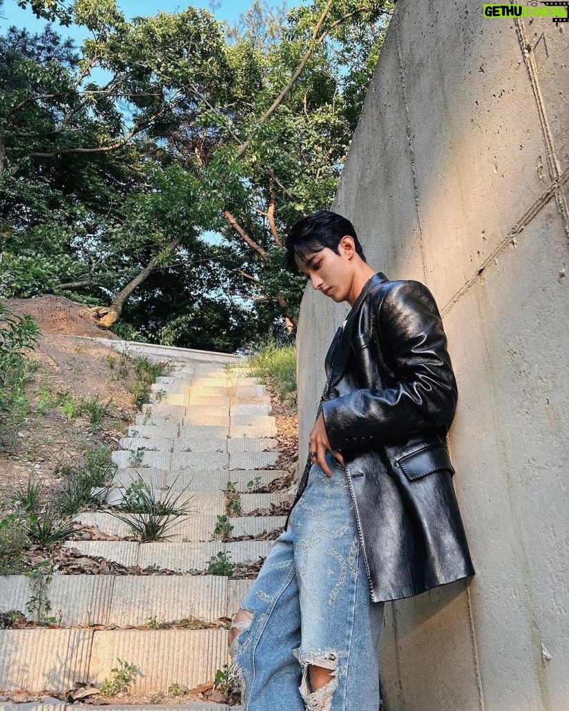 Lee Seok-min Instagram - Seventeenth heaven🖤