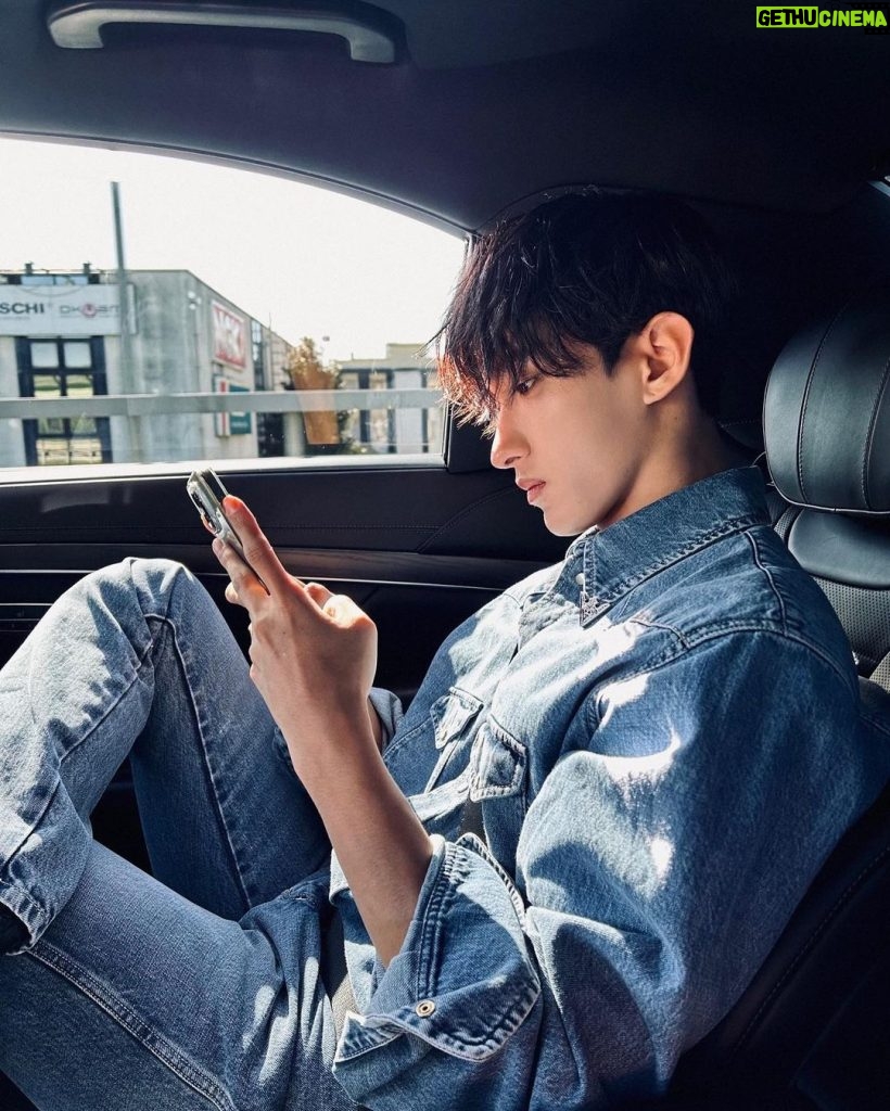 Lee Seok-min Instagram -