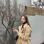 Lee Sung-kyoung Instagram - 해도, 구름결도 다 보여준 날 🖤 @burberry #AD
