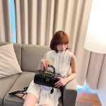 Lee You-mi Instagram - @MiuMiu #MiuMiu #MiuArcadie 대본 쏙!쏙! 들어가는 가방🧡