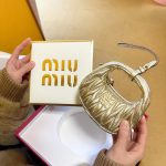 Lee You-mi Instagram - ✨Bling Bling✨ @MiuMiu #MiuMiuHoliday #광고