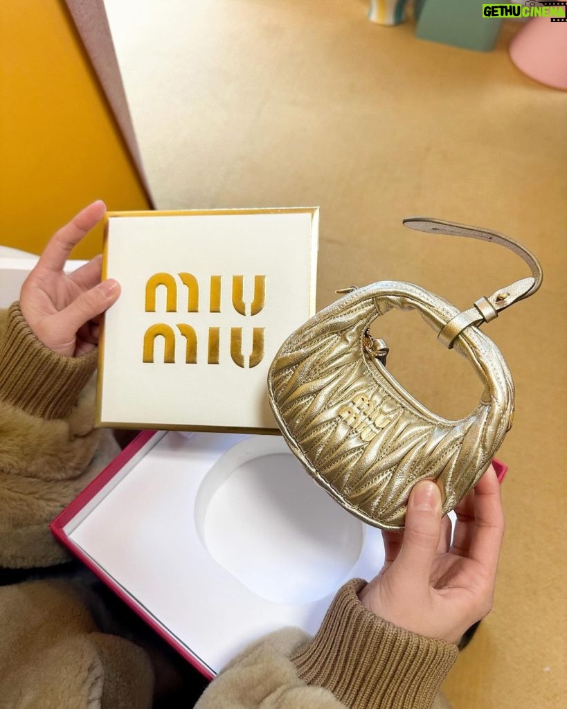 Lee You-mi Instagram - ✨Bling Bling✨ @MiuMiu #MiuMiuHoliday #광고