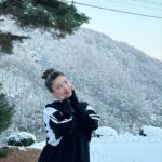 Leejung Lee Instagram - _ 혜미리예채파 어제 첫방 본방사수 한 사람~?❄️⛄️💙 #덕마