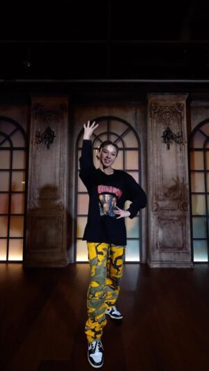 Leejung Lee Instagram - _
Droppin on my ass tonight
Choreographed by me💰🤑💵
Filmed by @naaaaa_yen