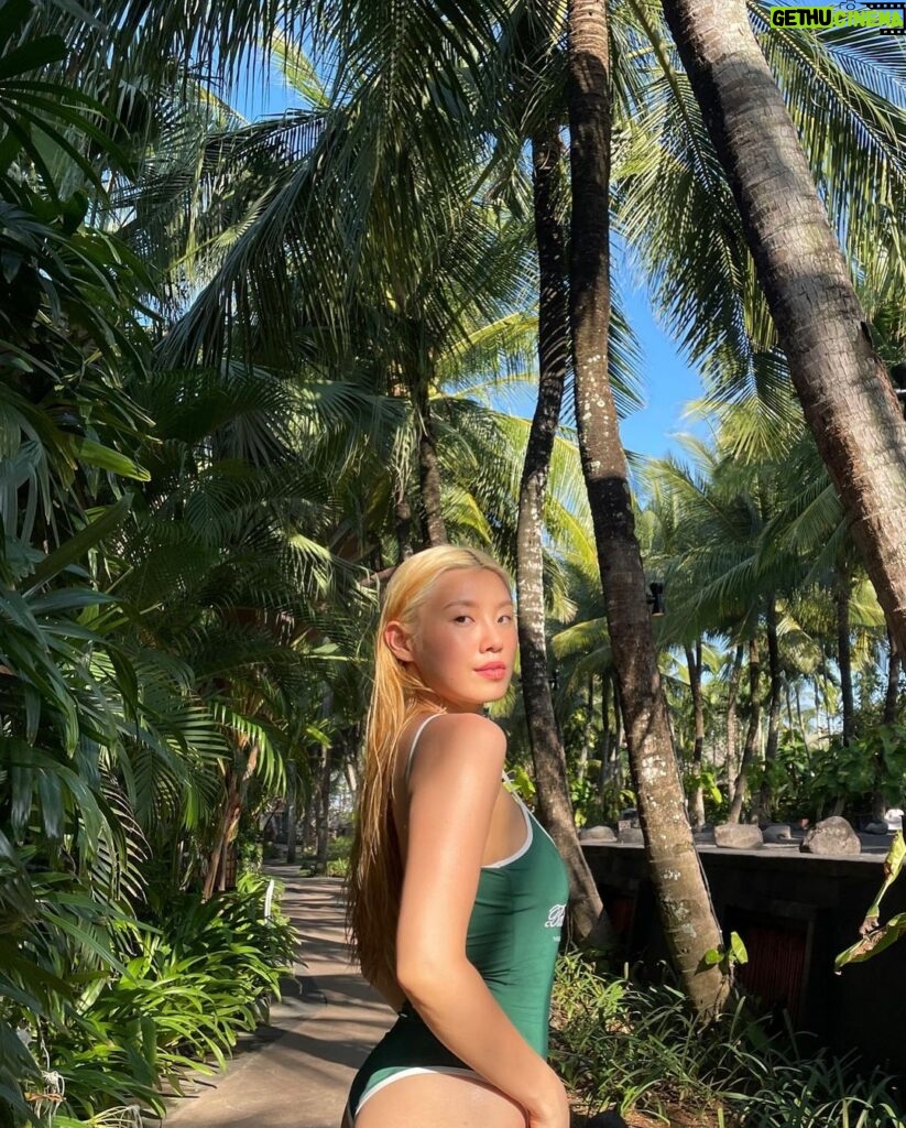 Leejung Lee Instagram - _ In a paradise with people who make my actual life paradise✨🌴 every photo by @monika_shin 🖤