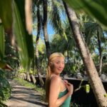 Leejung Lee Instagram - _ In a paradise with people who make my actual life paradise✨🌴 every photo by @monika_shin 🖤
