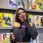 Leejung Lee Instagram - _ Leejung loves @urbandecaycosmetics 💜💛 어반디케이 그리고 코스모폴리탄과 함께한 #stopcyberbullying 토크콘서트! 함께 할 수 있어 행복합니다 모두 다같이 노방관댄스챌린지도 참여해주세요!
