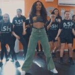 Leigh-Anne Pinnock Instagram - I surprised the incredibly talented kids at @theashcompany where they’d been learning the routine to #DSL 🍀 They absolutely smashed it! Thank you guys for having me 💚 You can watch their full routine on my YouTube channel x