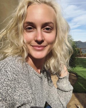 Leighton Meester Instagram - 10 days later: still platinum and healthy ☀️👍🏻😃 #MyNexxusPHIX @NexxusNYSalon #NexxusPartner