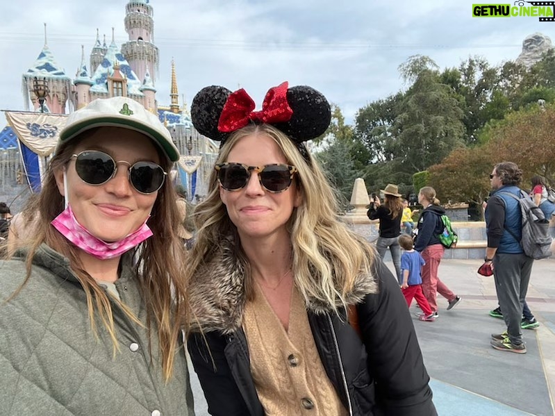 Leighton Meester Instagram - Moms at #disneyland 4ever 👸🏰❤🎆🎇 The Happiest Place on Earth